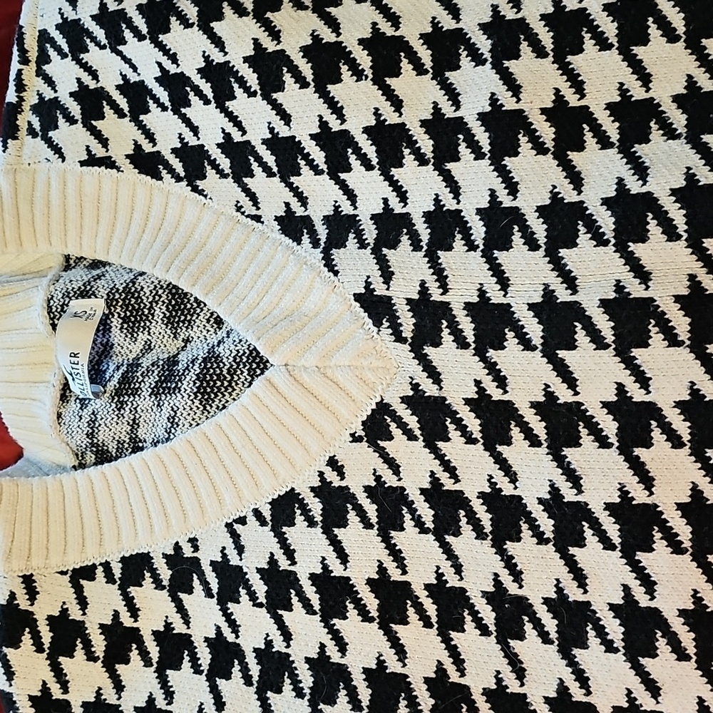 Hollister XS sweater vest, EUC